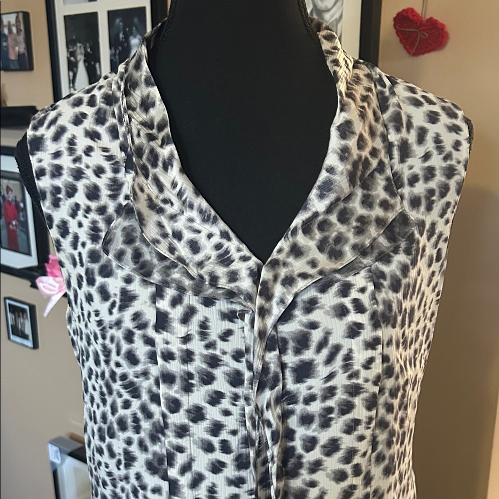 Elie Tahari Black and White Patterned Blouse - Picture 3 of 5